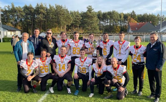 Siegerehrung und Pokalübergabe für den ersten Burgenländischen Flag-Football Meister